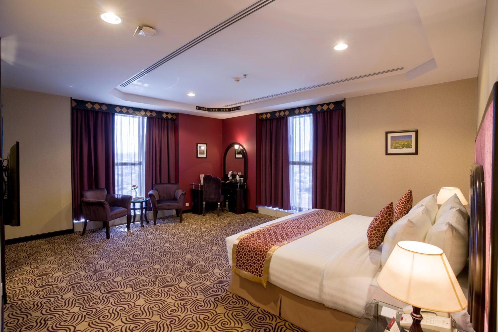 Awaliv International Hotel Ta'if Habitación foto A suite at the hotel
