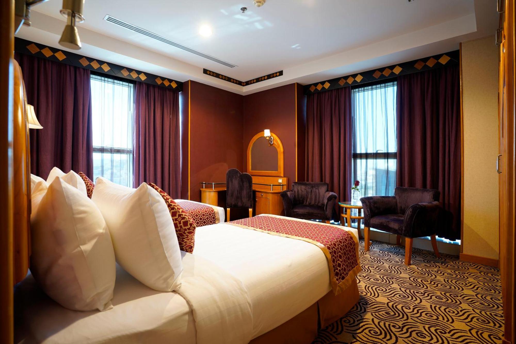Awaliv International Hotel Ta'if Habitación foto A room at the hotel