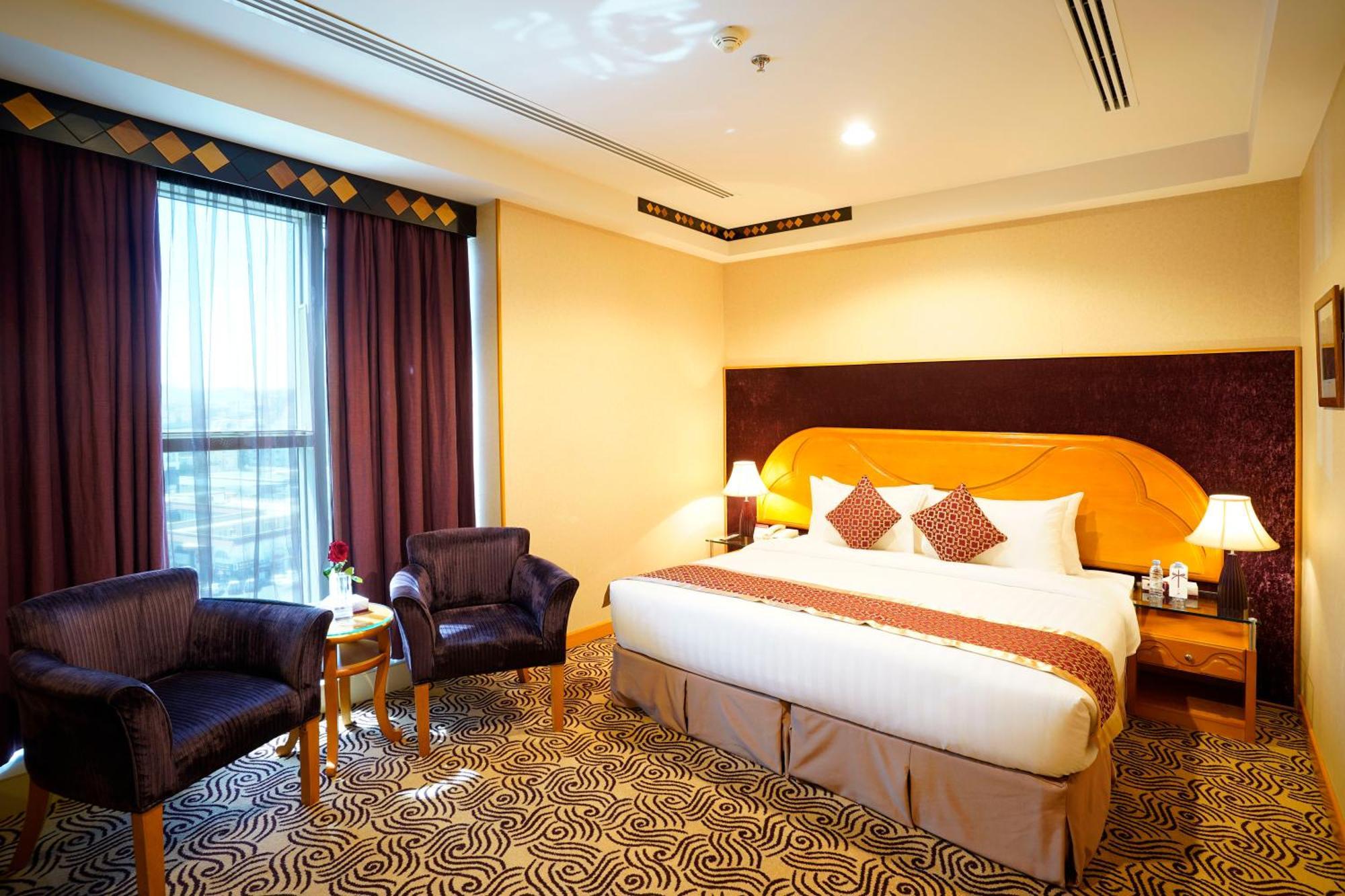 Awaliv International Hotel Ta'if Habitación foto A room at the hotel