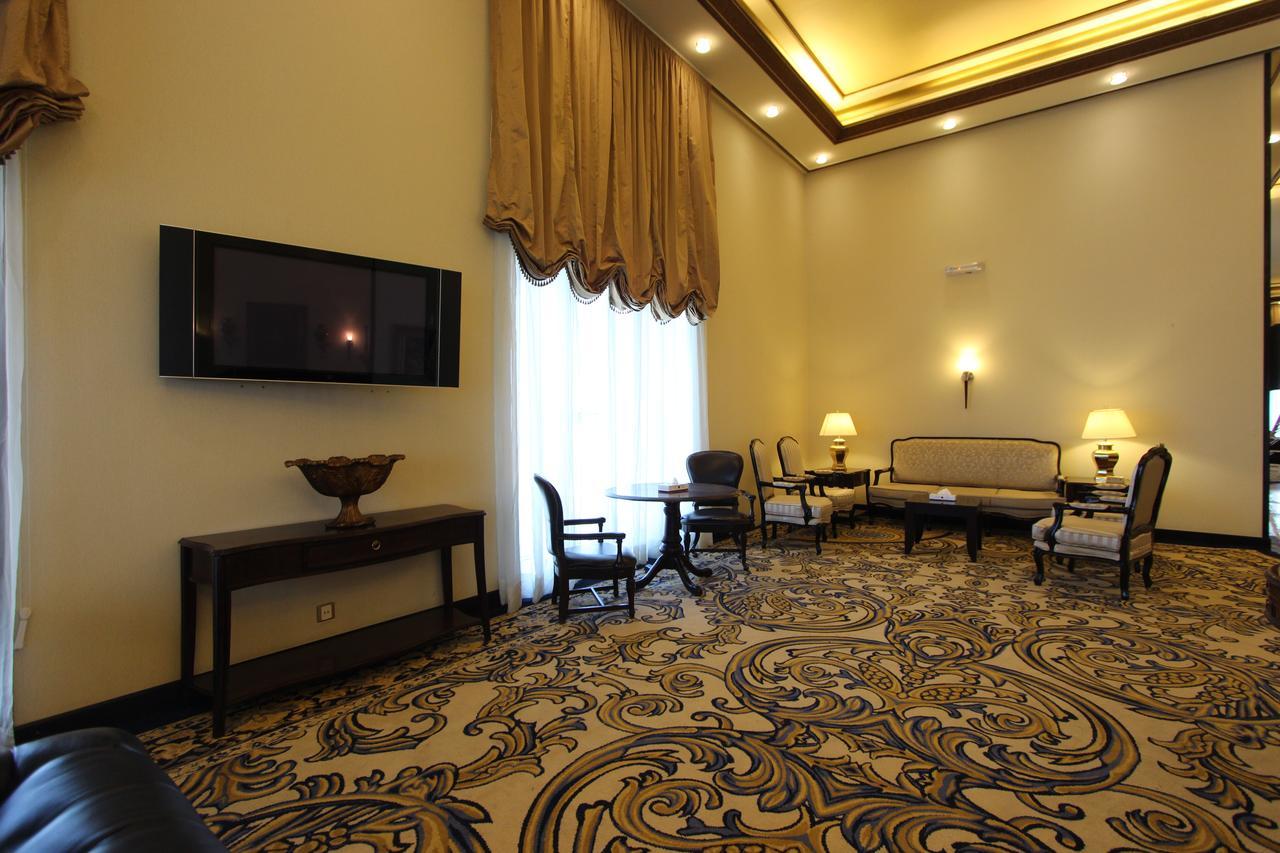 Awaliv International Hotel Ta'if Exterior foto A room at the hotel