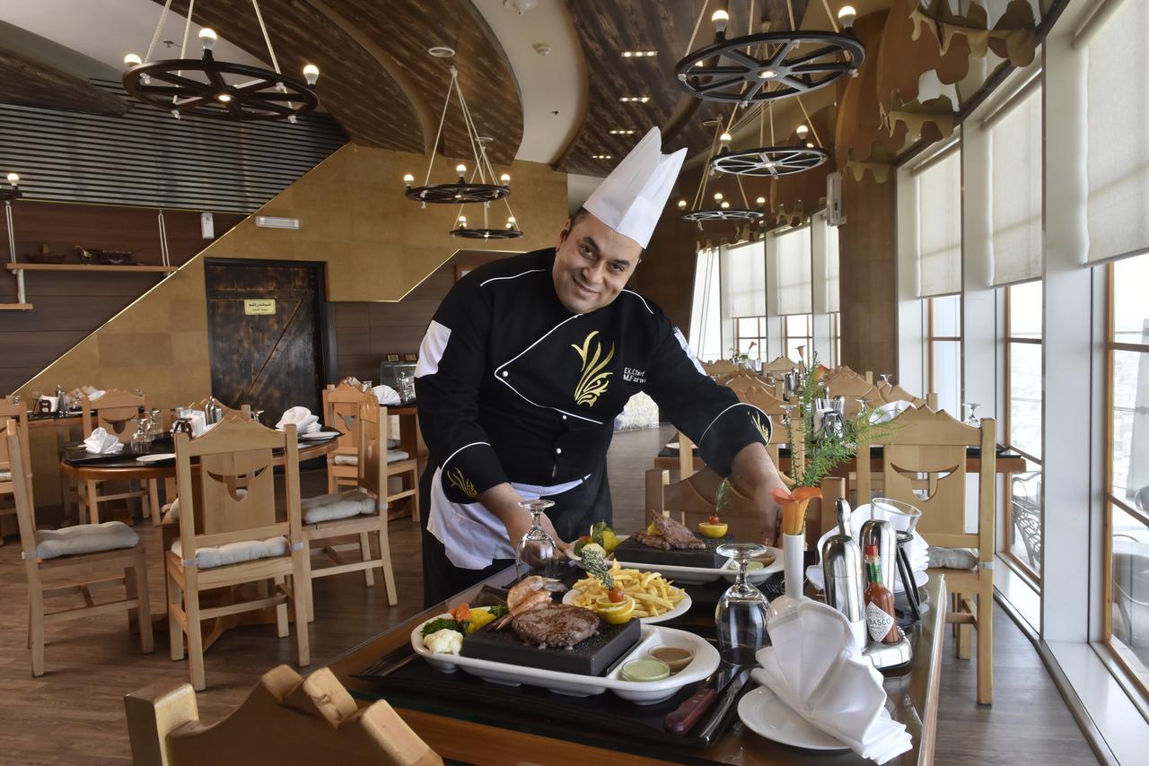 Awaliv International Hotel Ta'if Exterior foto A chef at work