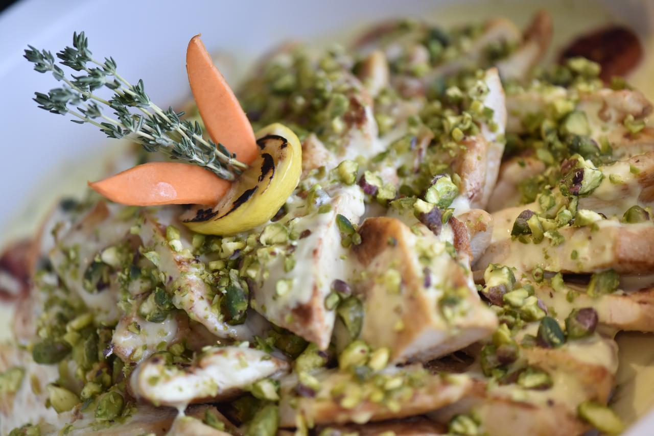 Awaliv International Hotel Ta'if Exterior foto Chicken salad